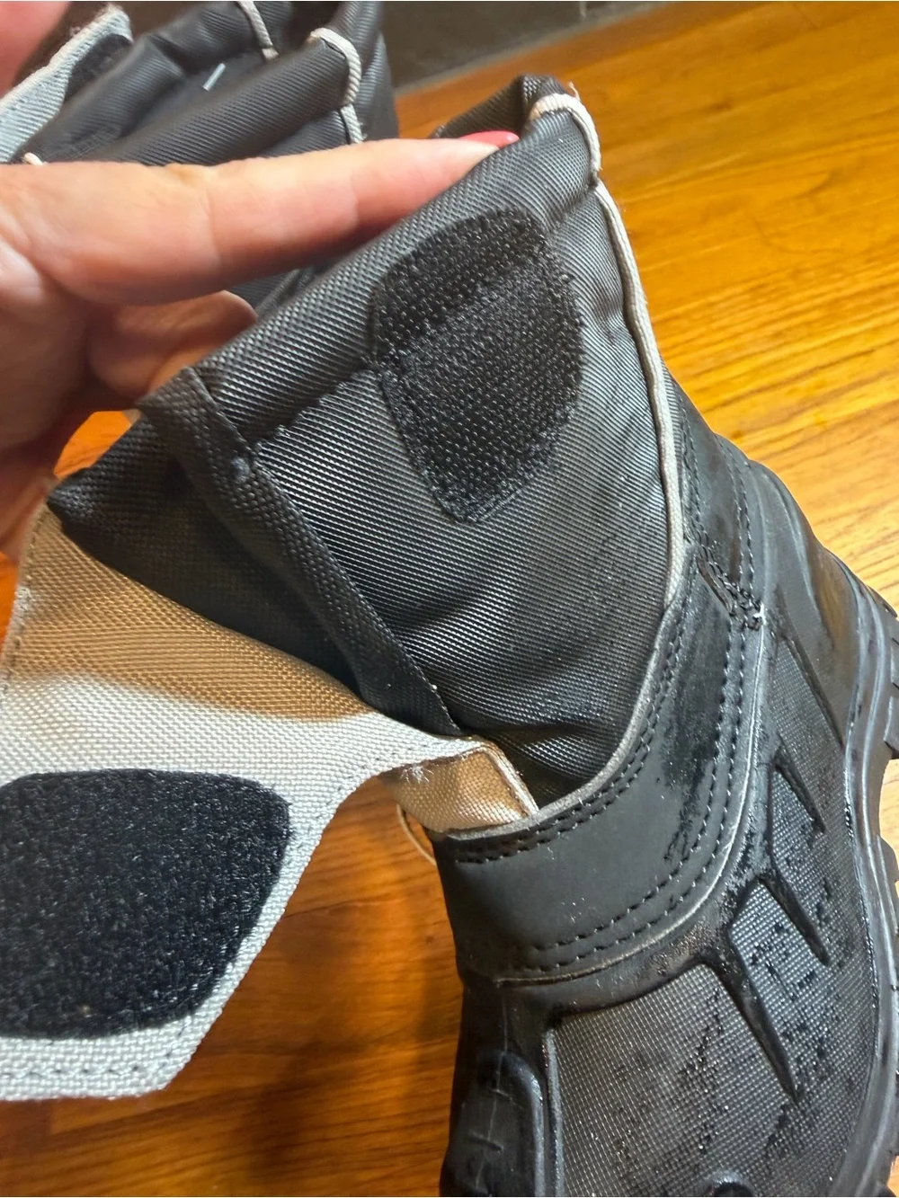 Kids Winter Boots with removable inserts - Black and Light Gray, size 8 (046)